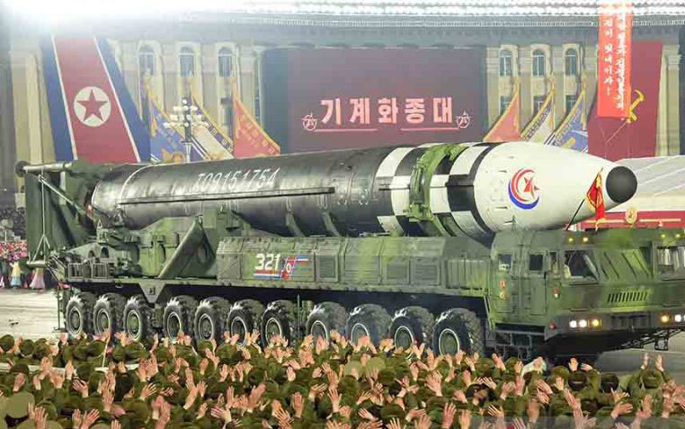 Korut tembakkan rudal yang jatuh di wilayah Jepang