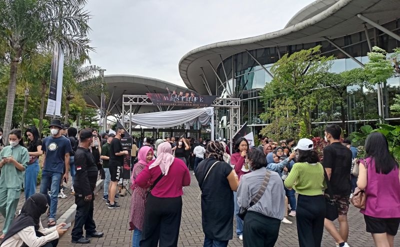 Penggemar tak sabar nostalgia di konser Westlife Penggemar tak sabar nostalgia di konser Westlife