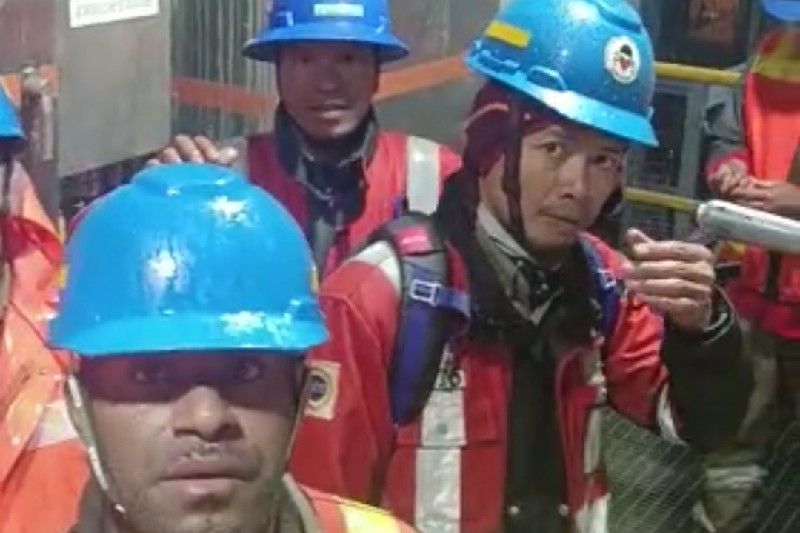 UGMR evakuasi 14 karyawan PT. Freeport terjebak banjir di Tembagapura UGMR evakuasi 14 karyawan PT. Freeport terjebak banjir di Tembagapura