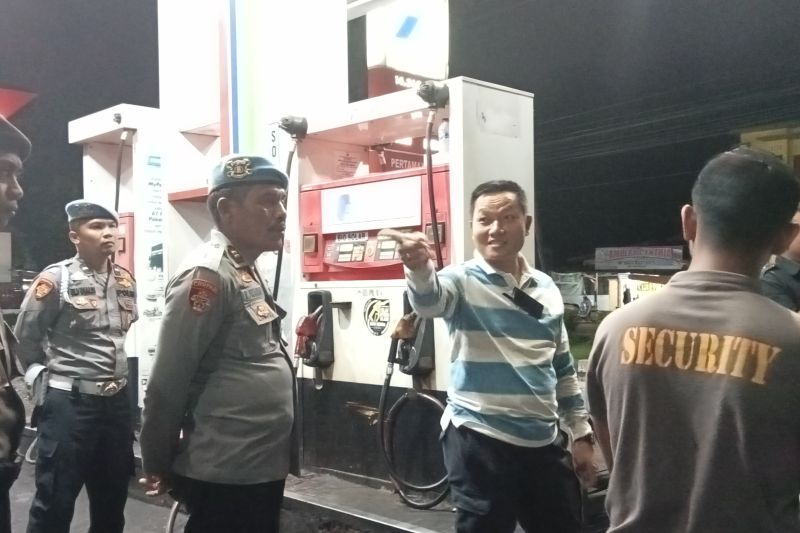 Polres Pasaman Barat tinjau tiga SPBU antisipasi penimbunan BBM Polres Pasaman Barat tinjau tiga SPBU antisipasi penimbunan BBM