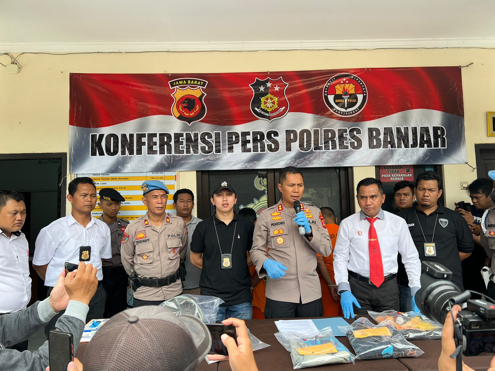 Polres Kota Banjar tangkap pelaku pembunuhan dengan motif sakit hati Polres Kota Banjar tangkap pelaku pembunuhan dengan motif sakit hati