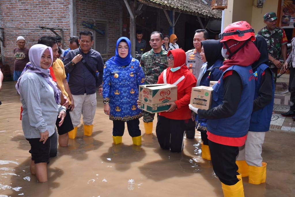 Dinsos buka dapur umum, siapkan nasi bungkus untuk backup kebutuhan logistik pengungsi banjir Bengawan Solo