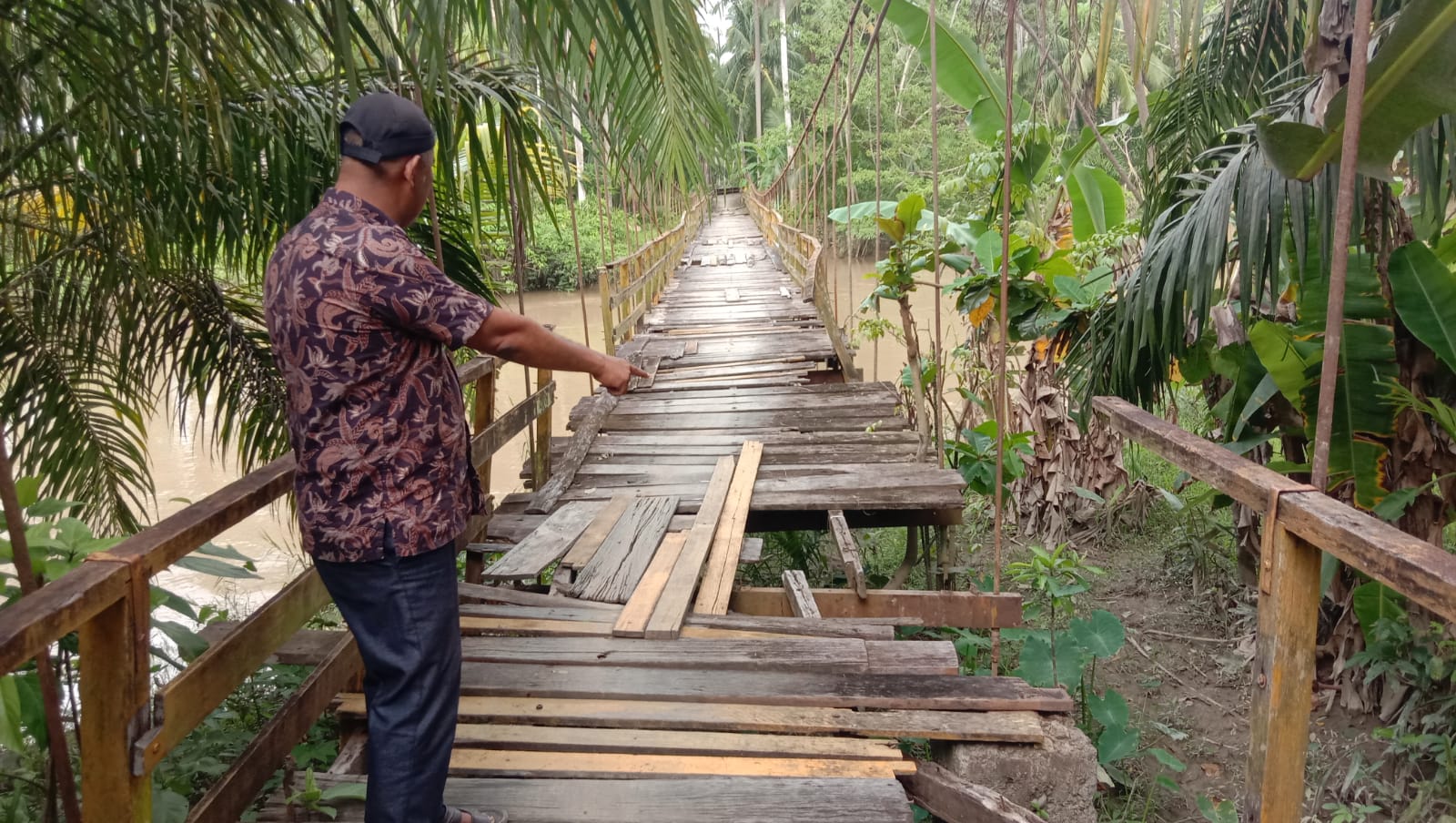 Jembatan gantung di Tanah Pasir rusak parah, ancam keselamatan warga Jembatan gantung di Tanah Pasir rusak parah, ancam keselamatan warga