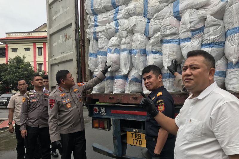 Ungkap penyelundupan barang bekas, Polda Kepri dapat apresiasi Ungkap penyelundupan barang bekas, Polda Kepri dapat apresiasi