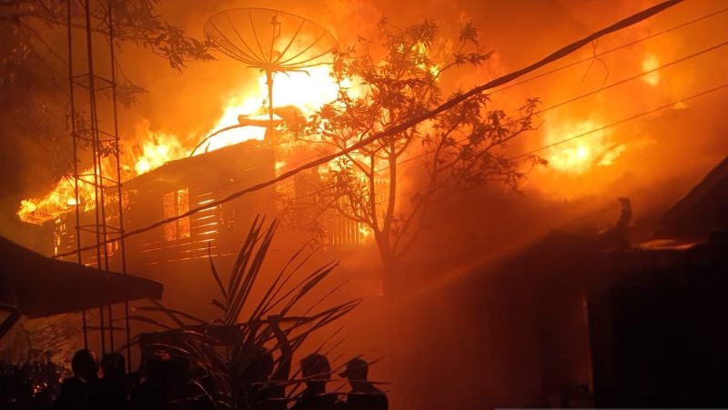 12 rumah habis terbakar di Tanjungjabung Barat Jambi 12 rumah habis terbakar di Tanjungjabung Barat Jambi