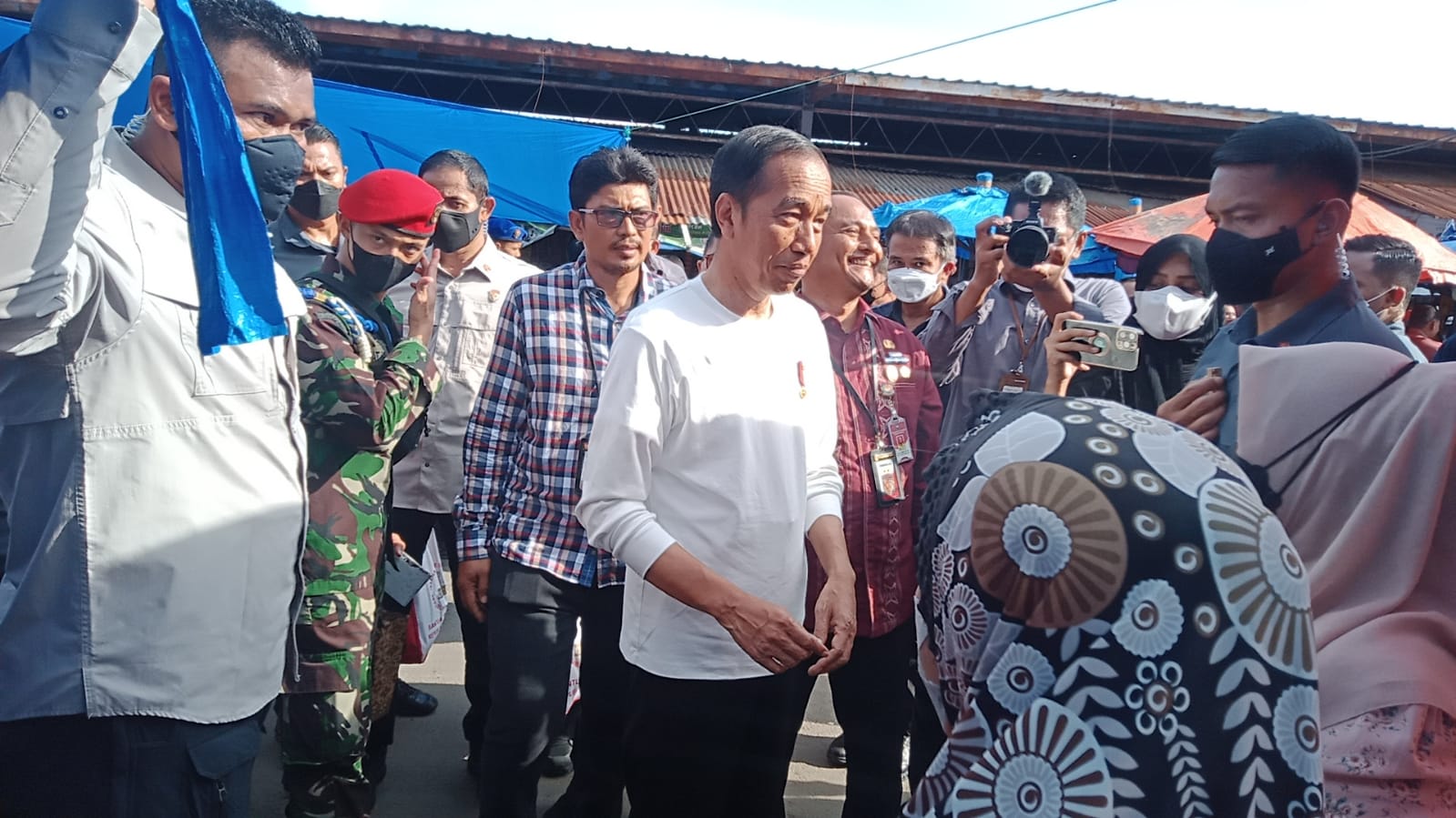 Presiden Jokowi kunjungi Pasar Bathuphat Lhokseumawe Presiden Jokowi kunjungi Pasar Bathuphat Lhokseumawe