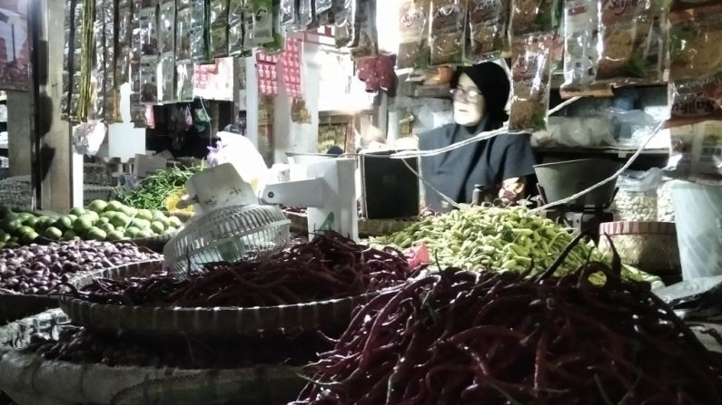 Harga sejumlah kebutuhan pokok di Kudus cenderung berfluktuasi