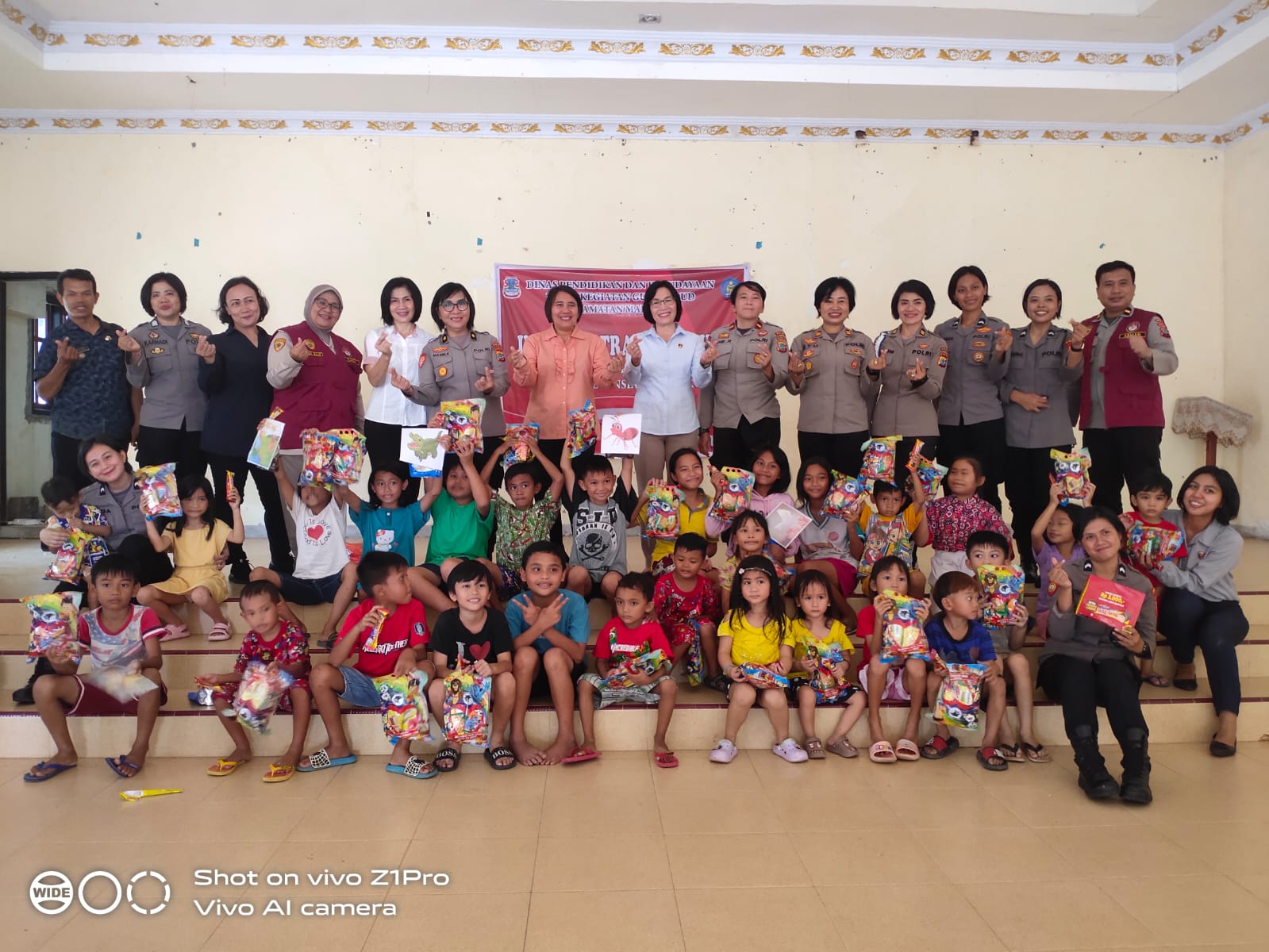 Pulihkan kondisi psikologis anak-anak korban banjir di Manado, Polwan Polda Sulut gelar trauma healing Pulihkan kondisi psikologis anak-anak korban banjir di Manado, Polwan Polda Sulut gelar trauma healing