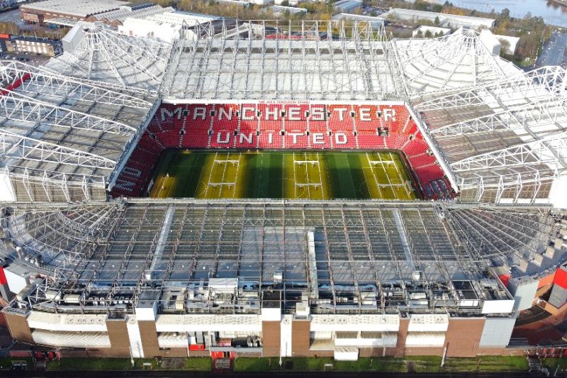 Elon Musk disebut serius beli Manchester United Elon Musk disebut serius beli Manchester United