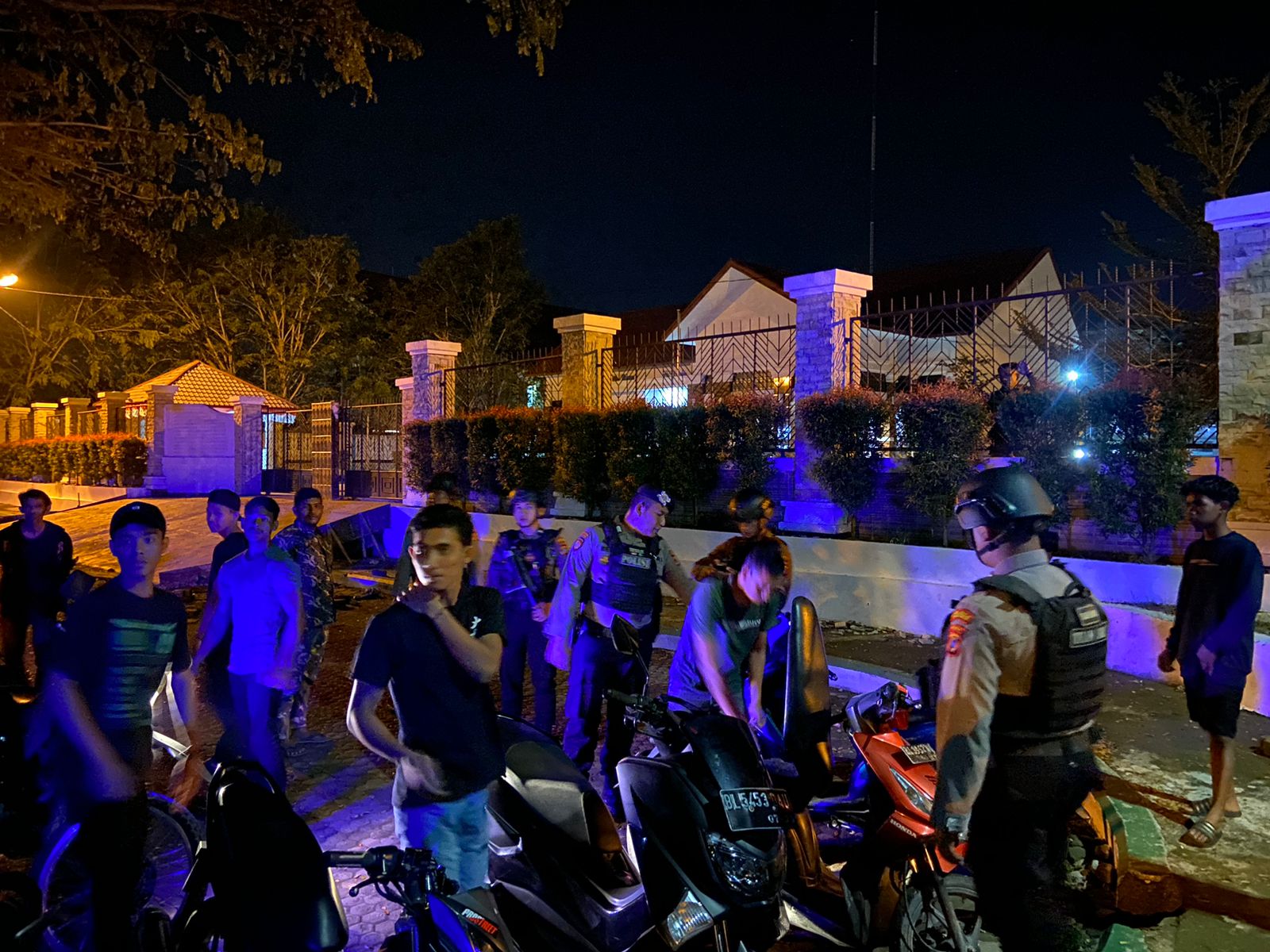Antispasi kenakalan remaja, Tim URC Polres Lhokseumawe patroli malam hari Antispasi kenakalan remaja, Tim URC Polres Lhokseumawe patroli malam hari