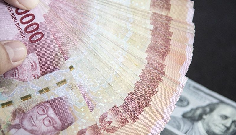 Rupiah melemah seiring pasar tunggu rilis data PDB nasional