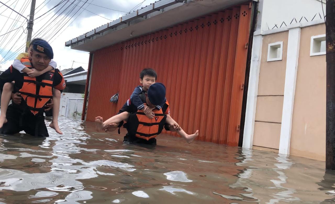 Bantu warga terdampak banjir, Brimob Solo kerahkan tenda darurat hingga dapur umum