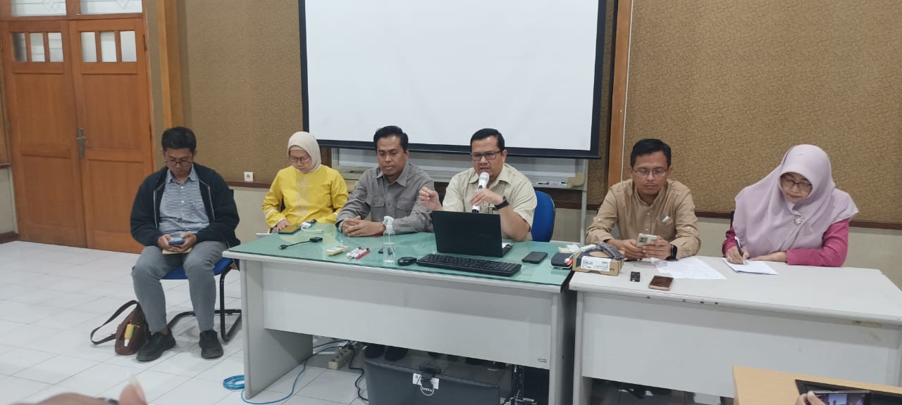 Ratusan mahasiswa FT UB diduga keracunan saat kemah kerja Ratusan mahasiswa FT UB diduga keracunan saat kemah kerja