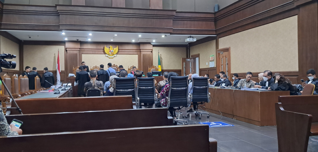 Korupsi besi baja, pengacara Bos Merasti kecewa penerbit sujel impor baja tidak dihardirkan jaksa Korupsi besi baja, pengacara Bos Merasti kecewa penerbit sujel impor baja tidak dihardirkan jaksa