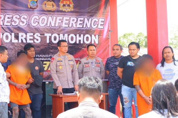 Diduga hadang dan aniaya polisi, tujuh pria ini diamankan Tim Buser Polres Tomohon Diduga hadang dan aniaya polisi, tujuh pria ini diamankan Tim Buser Polres Tomohon