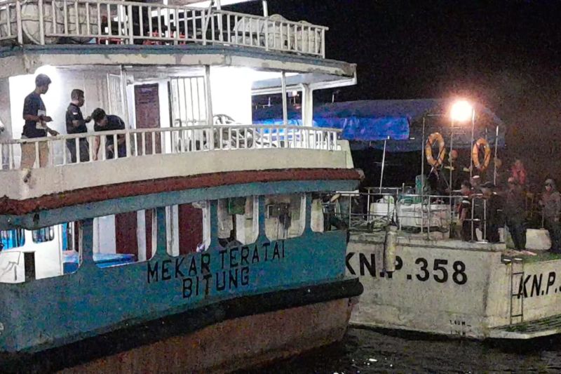 Kapal berpenumpang ratusan orang dengan rute Ternate-Bacan dievakuasi Kapal berpenumpang ratusan orang dengan rute Ternate-Bacan dievakuasi