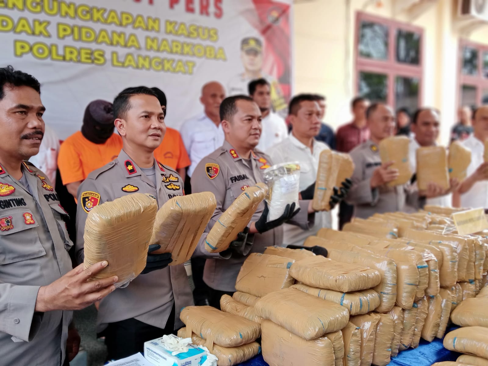 Polres Langkat amankan 1 kilogram sabu Polres Langkat amankan 1 kilogram sabu