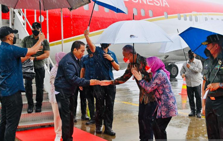 Presiden tiba di Jateng untuk resmikan Jalan Tol Semarang-Demak Presiden tiba di Jateng untuk resmikan Jalan Tol Semarang-Demak
