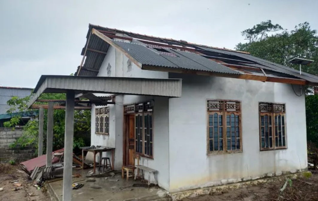 10 Februari 2020: Belasan rumah warga di Bangka rusak akibat puting beliung
