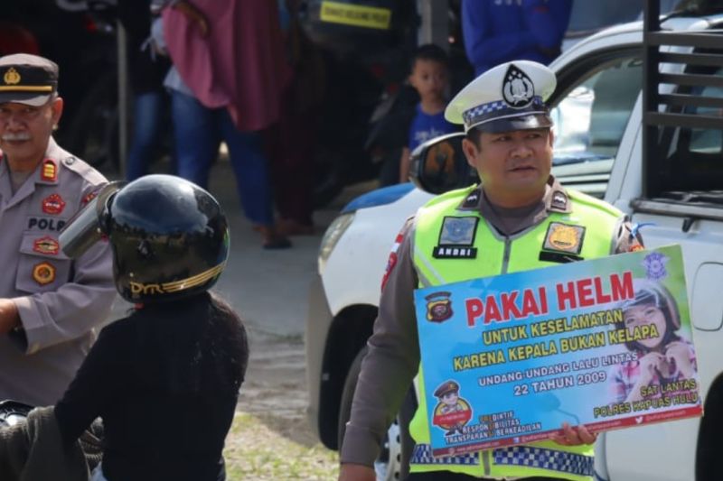 Satlantas berikan imbauan humanis terkait keselamatan berlalu lintas Satlantas berikan imbauan humanis terkait keselamatan berlalu lintas