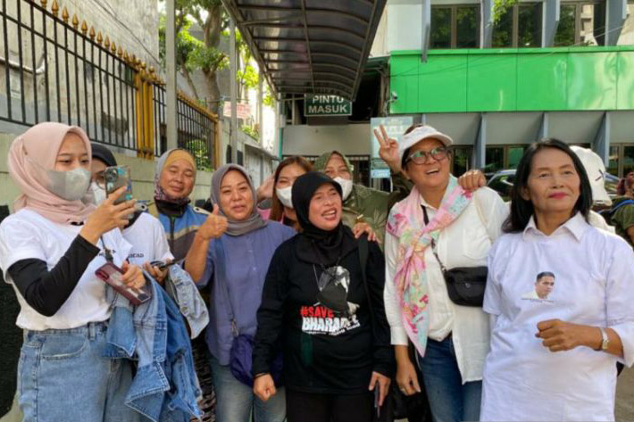 Pendukung harap Bharada E dapat hukuman seringan mungkin Pendukung harap Bharada E dapat hukuman seringan mungkin