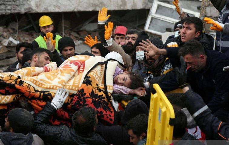 Gempa susulan terus guncang Turki, korban capai seribuan