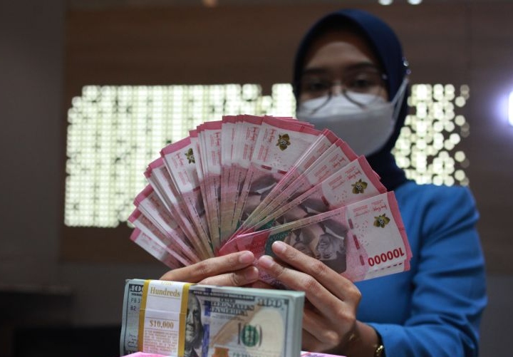 Rupiah turun seiring membaiknya data tenaga kerja AS