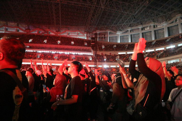Penonton keluhkan akses keluar konser Dewa 19 Penonton keluhkan akses keluar konser Dewa 19
