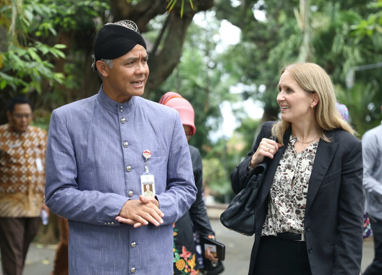 Pemprov Jawa Tengah-Norwegia jajaki kerja sama transisi energi tenaga surya Pemprov Jawa Tengah-Norwegia jajaki kerja sama transisi energi tenaga surya