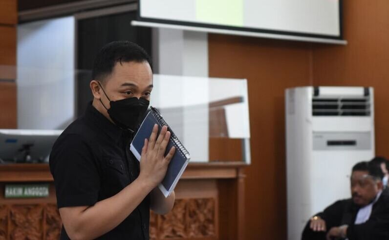 Ricky Rizal dituntut delapan tahun penjara