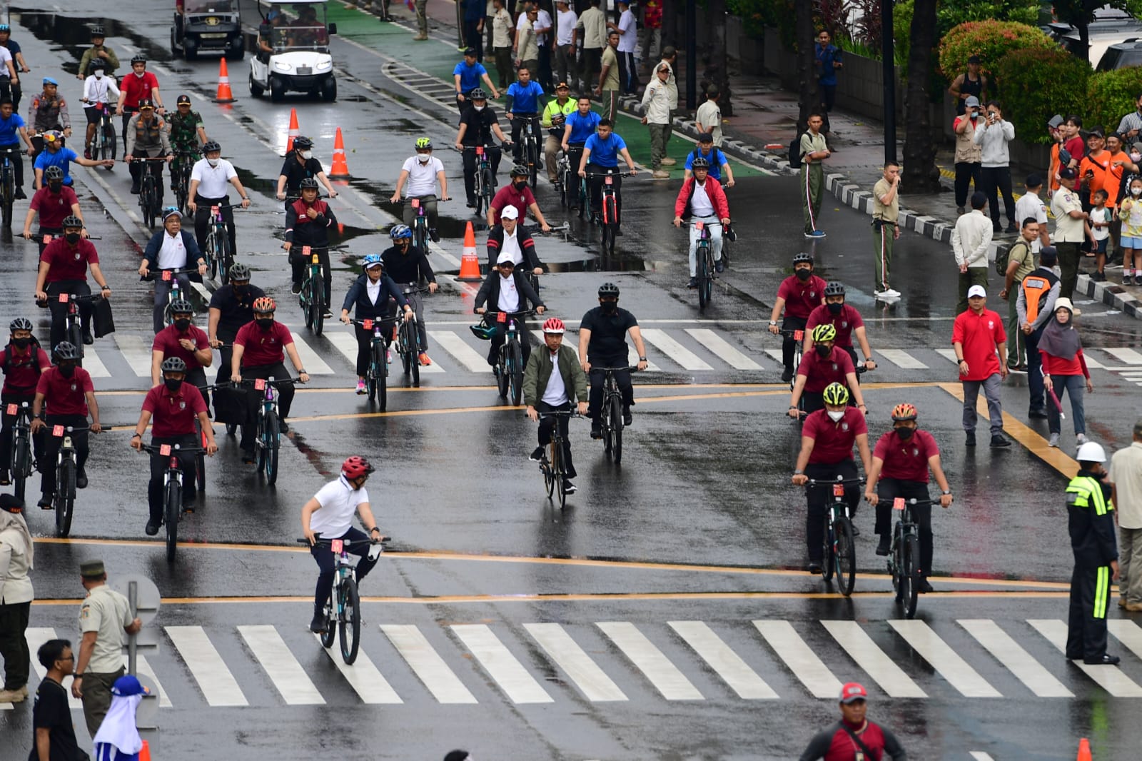 Awali Keketuaan ASEAN 2023, Presiden bersepeda dan jalan ke Bundaran HI Awali Keketuaan ASEAN 2023, Presiden bersepeda dan jalan ke Bundaran HI