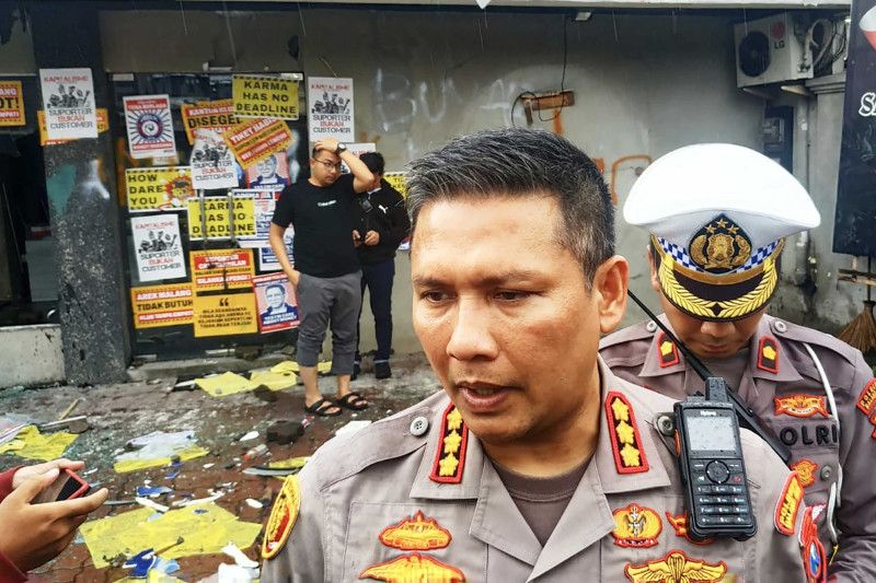 Tiga orang terluka akibat kericuhan saat aksi unjuk rasa Aremania