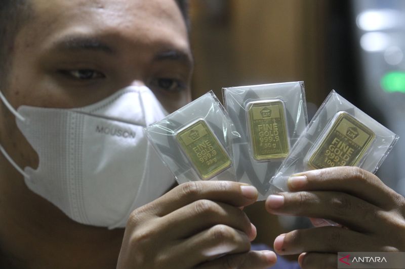 Harga emas Antam naik tipis Rp1.000 per gram Harga emas Antam naik tipis Rp1.000 per gram