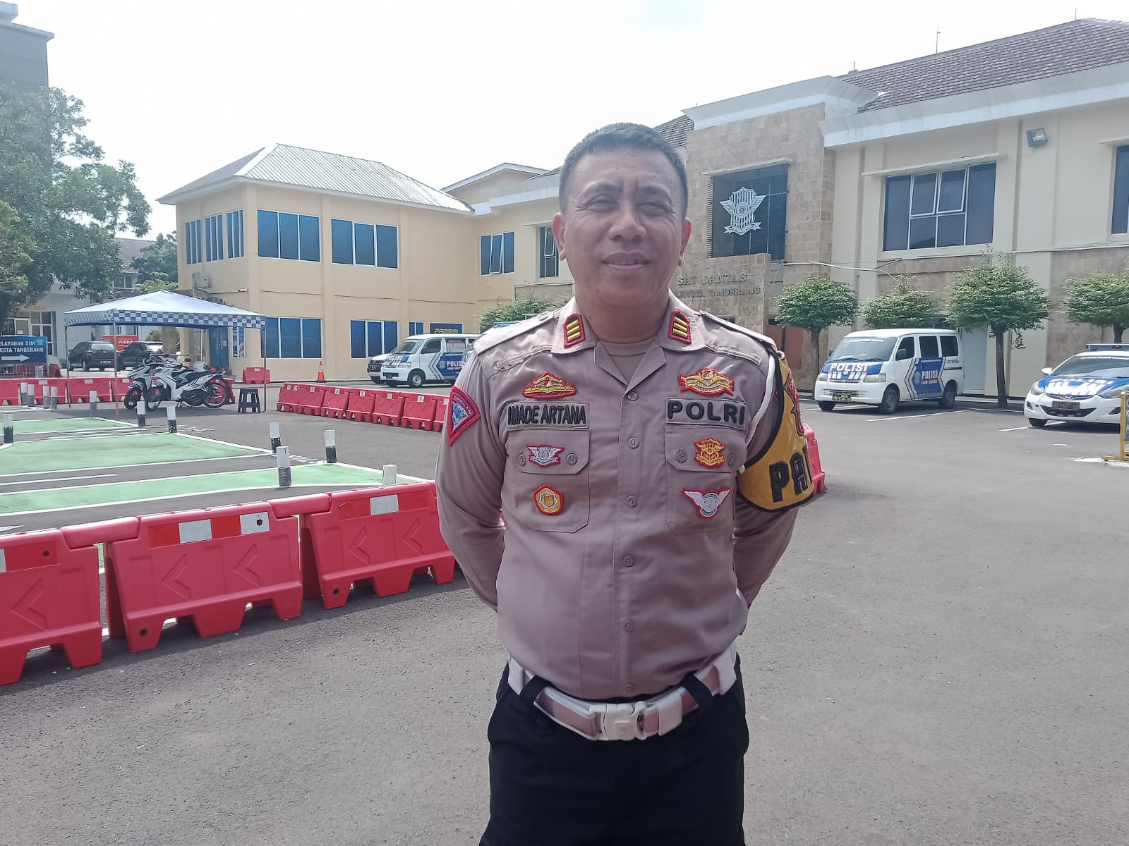 Satlantas Polresta Tangerang terjunkan 100 personel antisipasi kemacetan saat Imlek Satlantas Polresta Tangerang terjunkan 100 personel antisipasi kemacetan saat Imlek