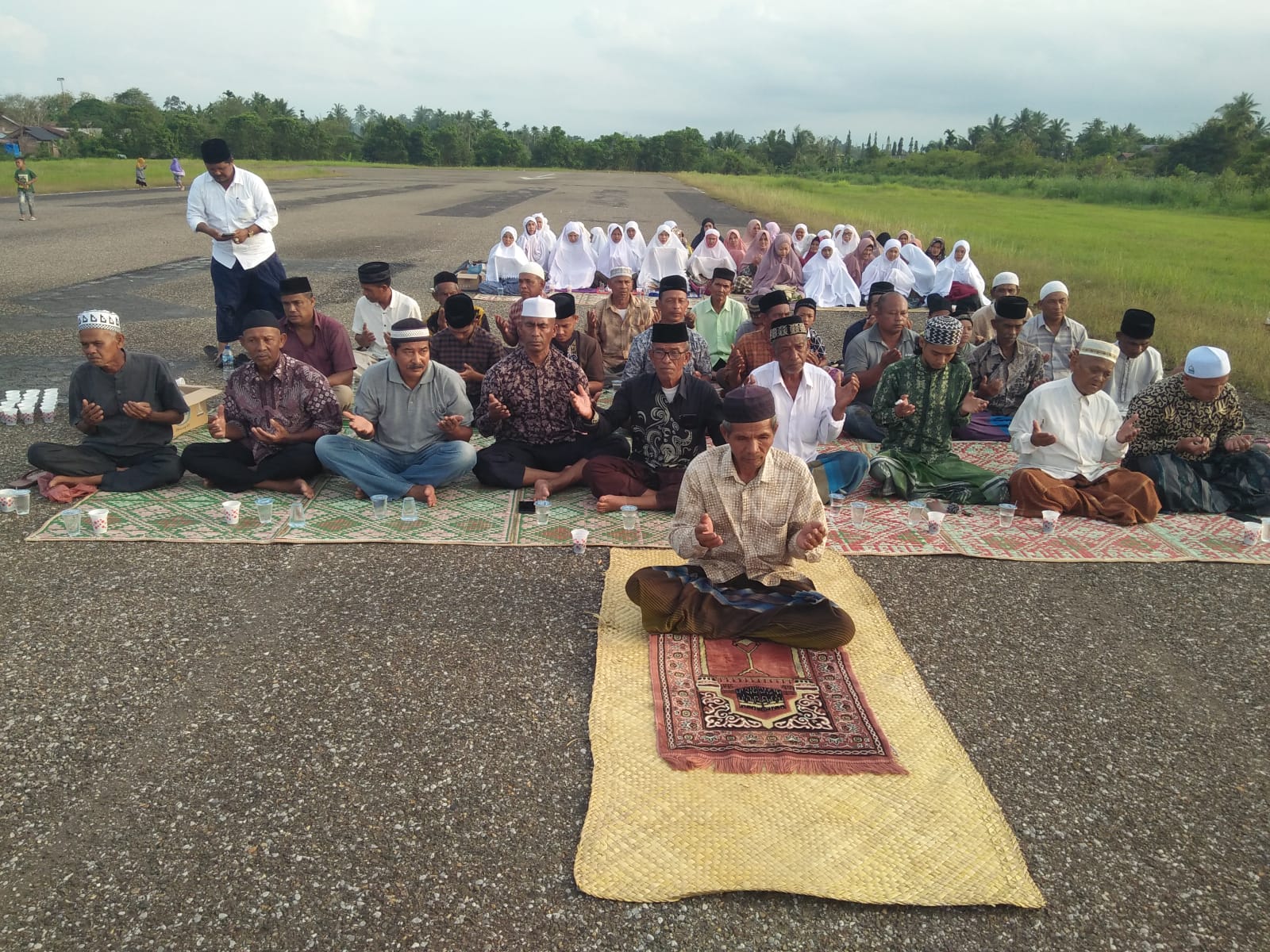 Minta hujan, petani di Kecamatan Tanah Luas, Aceh Utara gelar doa bersama Minta hujan, petani di Kecamatan Tanah Luas, Aceh Utara gelar doa bersama