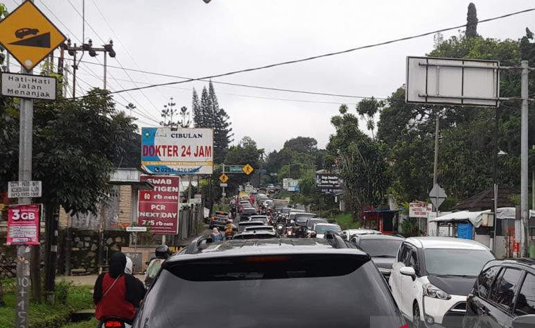 Jalur Puncak Bogor padat kendaraan meski libur tahun baru selesai