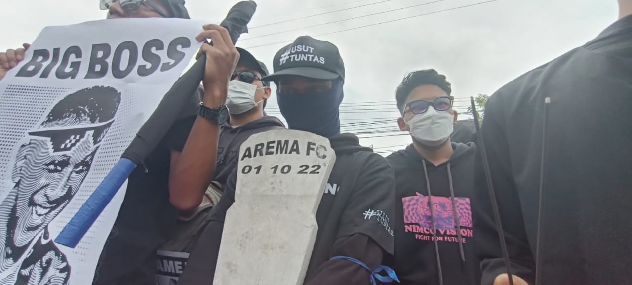 Kantor Arema FC disegel massa Kantor Arema FC disegel massa
