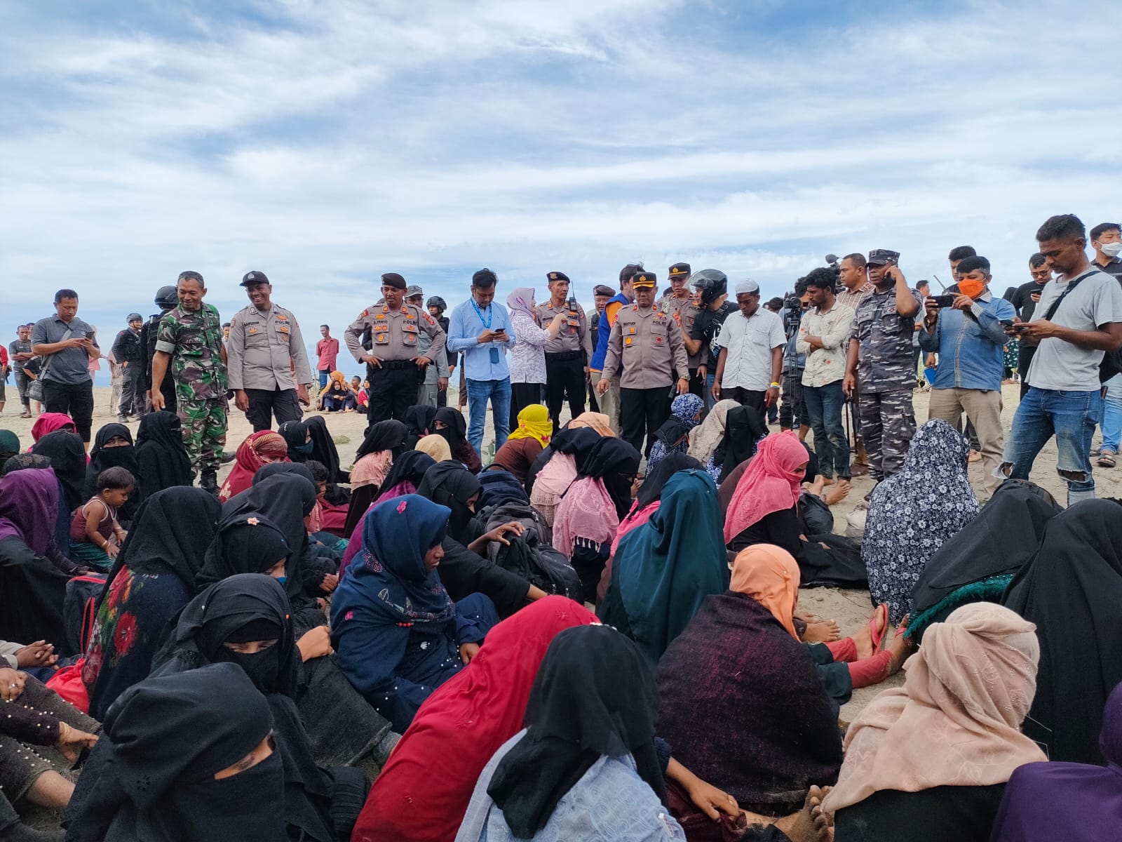 Polisi sebut jumlah imigran Rohingya yang terdampar di Lamnga 184 orang Polisi sebut jumlah imigran Rohingya yang terdampar di Lamnga 184 orang