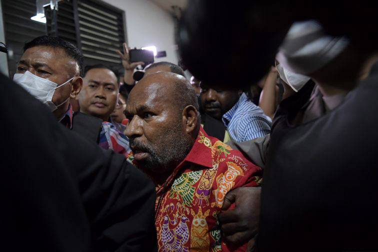 Lukas Enembe perlu dirawat sementara di RSPAD Lukas Enembe perlu dirawat sementara di RSPAD