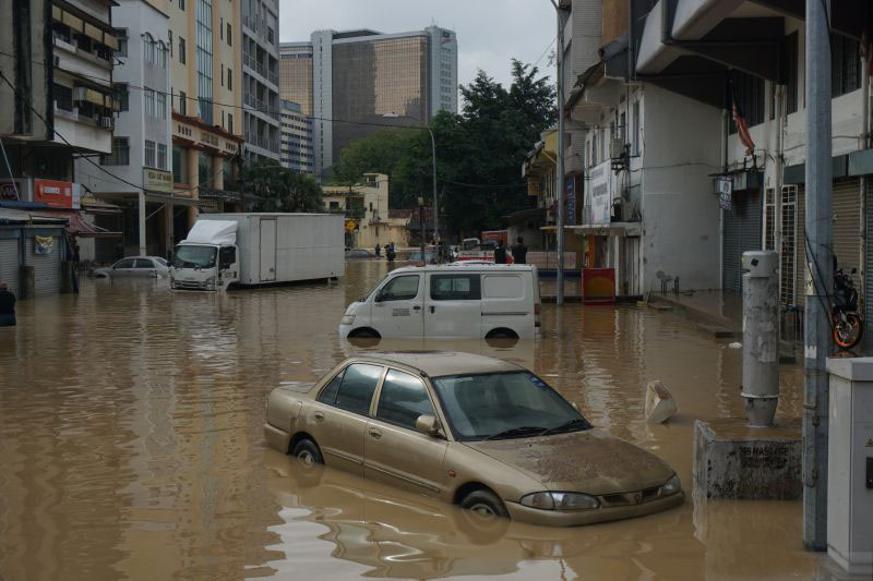 Peringatan potensi banjir bandang dikeluarkan untuk tiga negara bagian Peringatan potensi banjir bandang dikeluarkan untuk tiga negara bagian