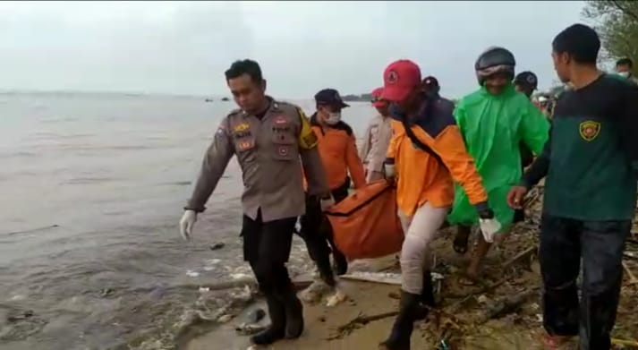 Sesosok jenazah kembali ditemukan di Pantai Jepara Sesosok jenazah kembali ditemukan di Pantai Jepara