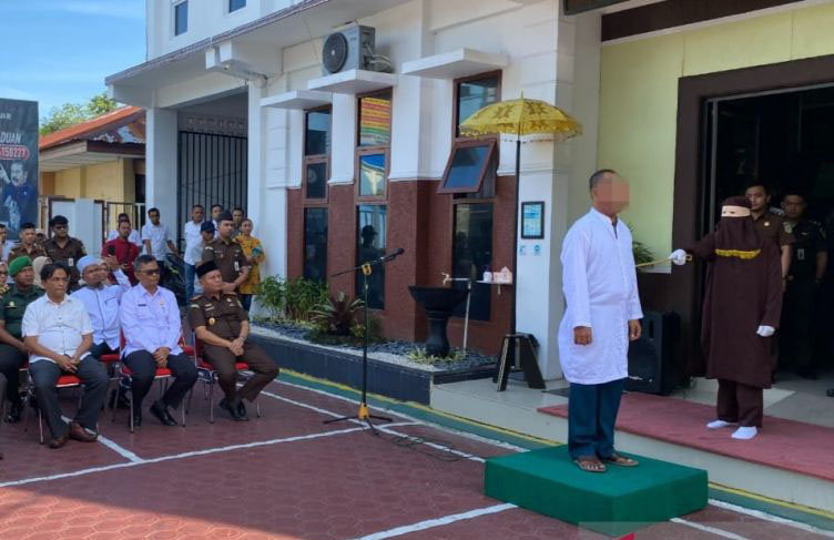 Pelaku pelecehan seksual dihukum 39 kali cambuk di Sabang
