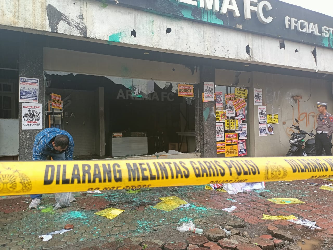 Aksi berujung bentrok, kantor Arema FC dirusak Aksi berujung bentrok, kantor Arema FC dirusak