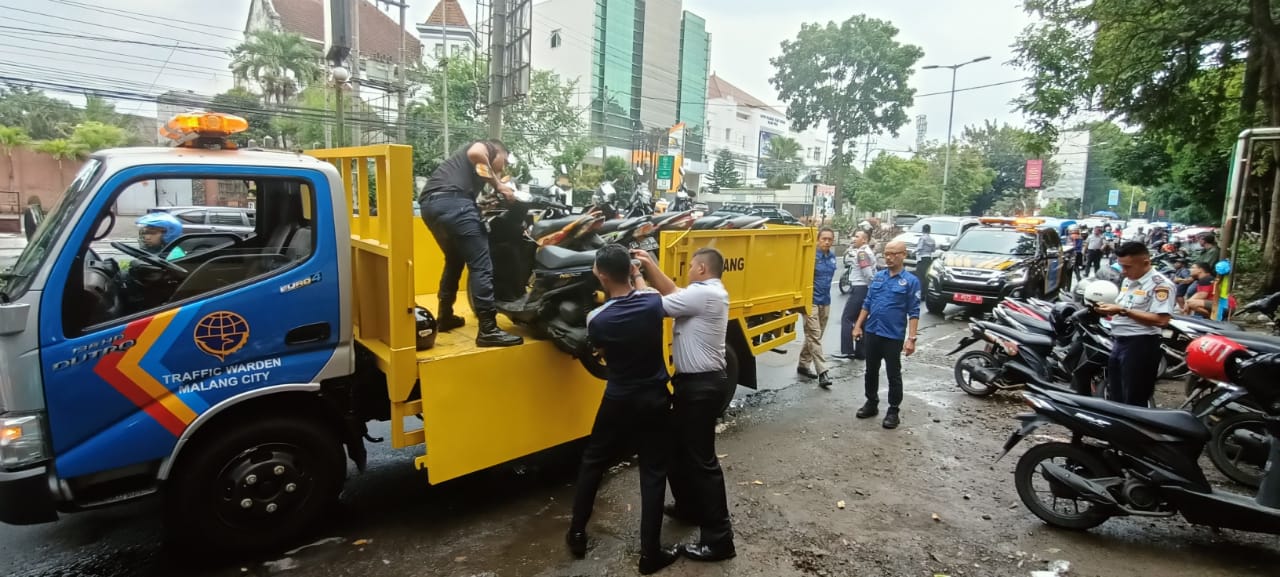 Razia digelar, puluhan motor milik pegawai RSSA diangkut Razia digelar, puluhan motor milik pegawai RSSA diangkut