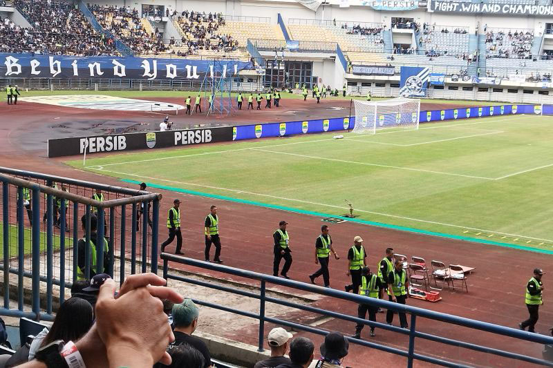 Polisi apresiasi steward jaga laga Persib vs Persija berlangsung aman Polisi apresiasi steward jaga laga Persib vs Persija berlangsung aman