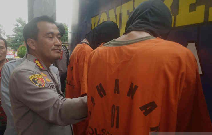 Polisi tangkap dua anggota geng medsos aniaya korban hingga tewas Polisi tangkap dua anggota geng medsos aniaya korban hingga tewas