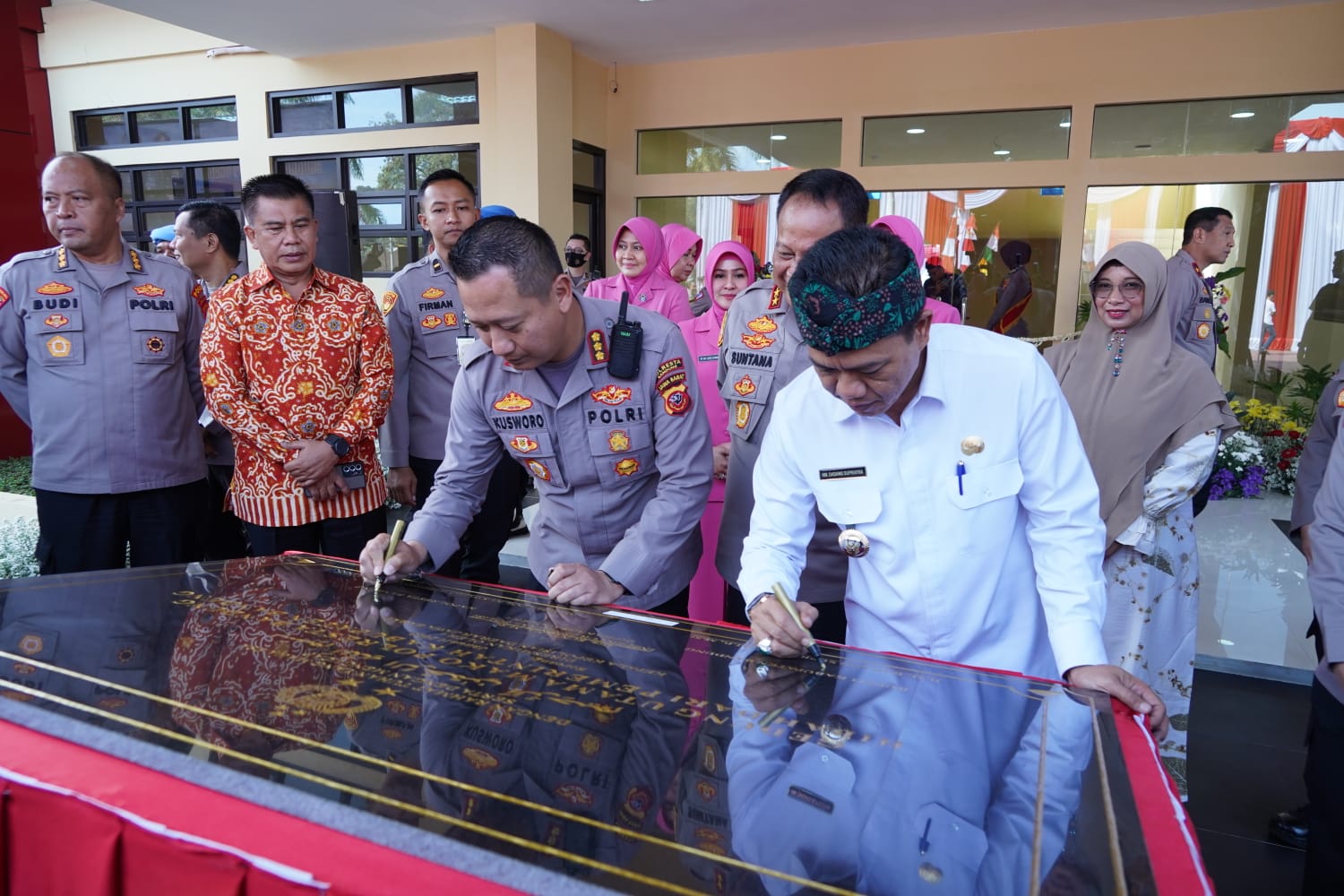 Miliki gedung baru, Kapolda Jabar minta Polresta Bandung tingkatkan pelayanan Miliki gedung baru, Kapolda Jabar minta Polresta Bandung tingkatkan pelayanan