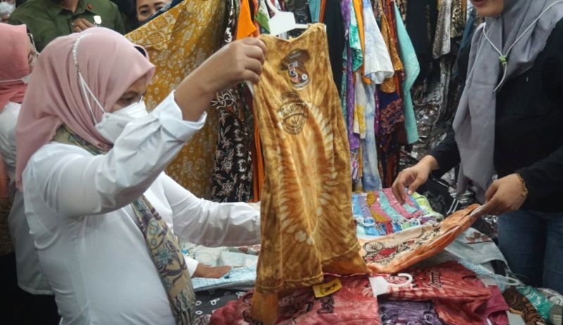 Ibu Negara Iriana borong tas hingga daster di Pasar Beringharjo