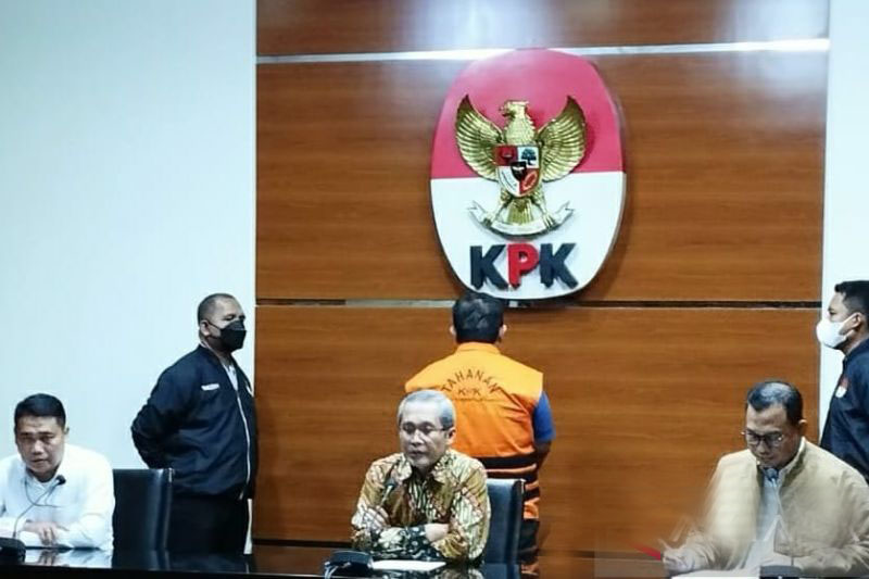 Lukas Enembe hadiri peresmian kantor gubernur jadi perhatian KPK Lukas Enembe hadiri peresmian kantor gubernur jadi perhatian KPK