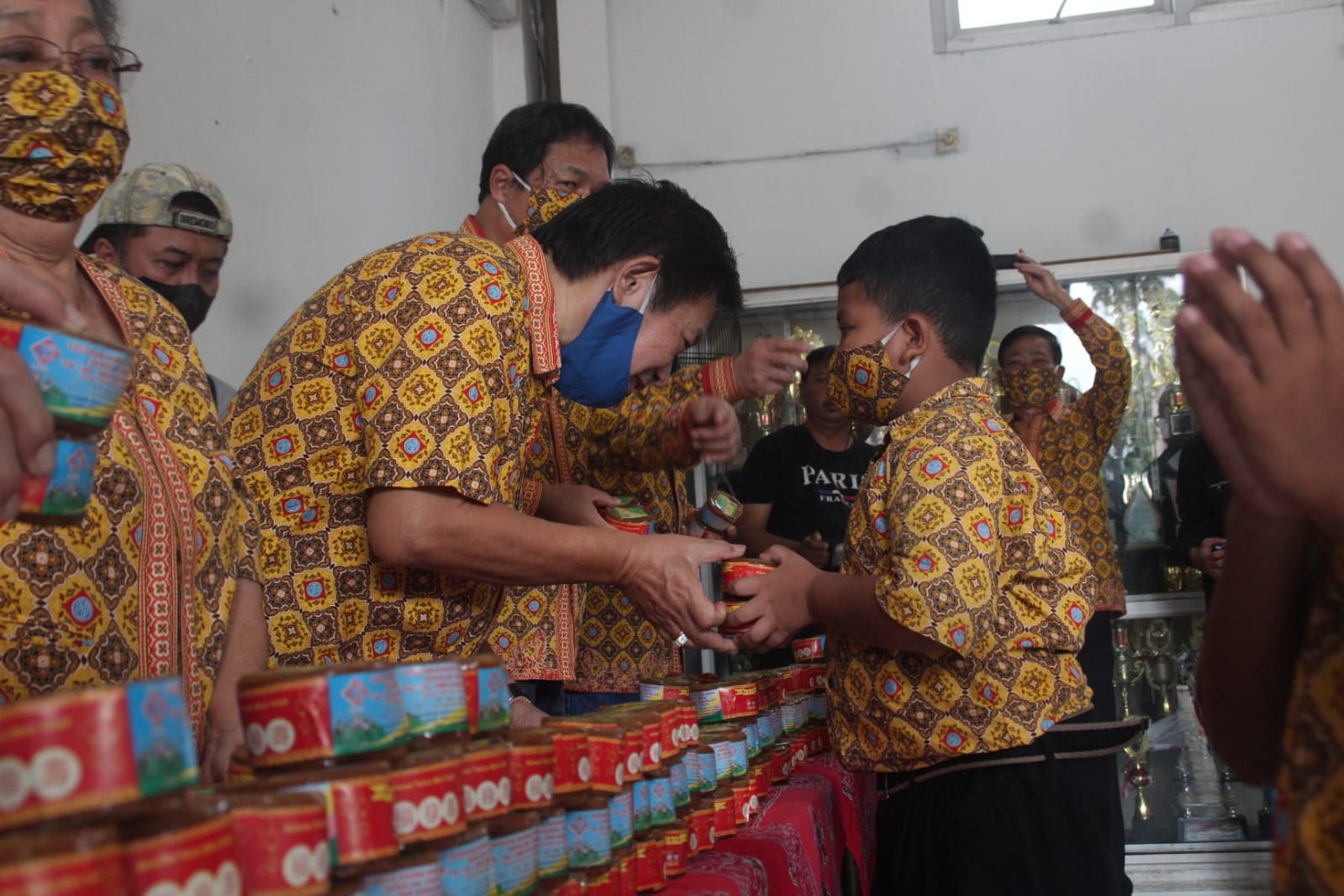 Kue keranjang untuk siswa keluarga kurang mampu Kue keranjang untuk siswa keluarga kurang mampu
